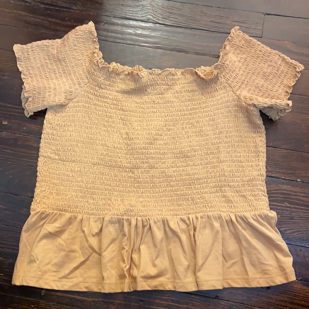 AE crop with off the shoulder sleeves